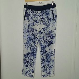 Lucy Paris Blue Floral Cropped Pants Size …